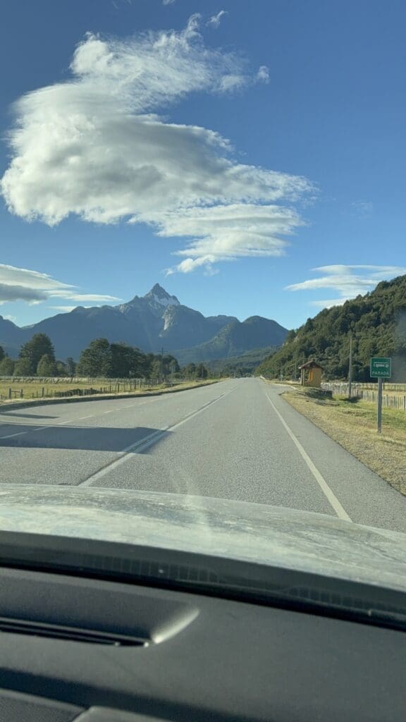 Paisaje de cielo y nubes en la Carretera Austral