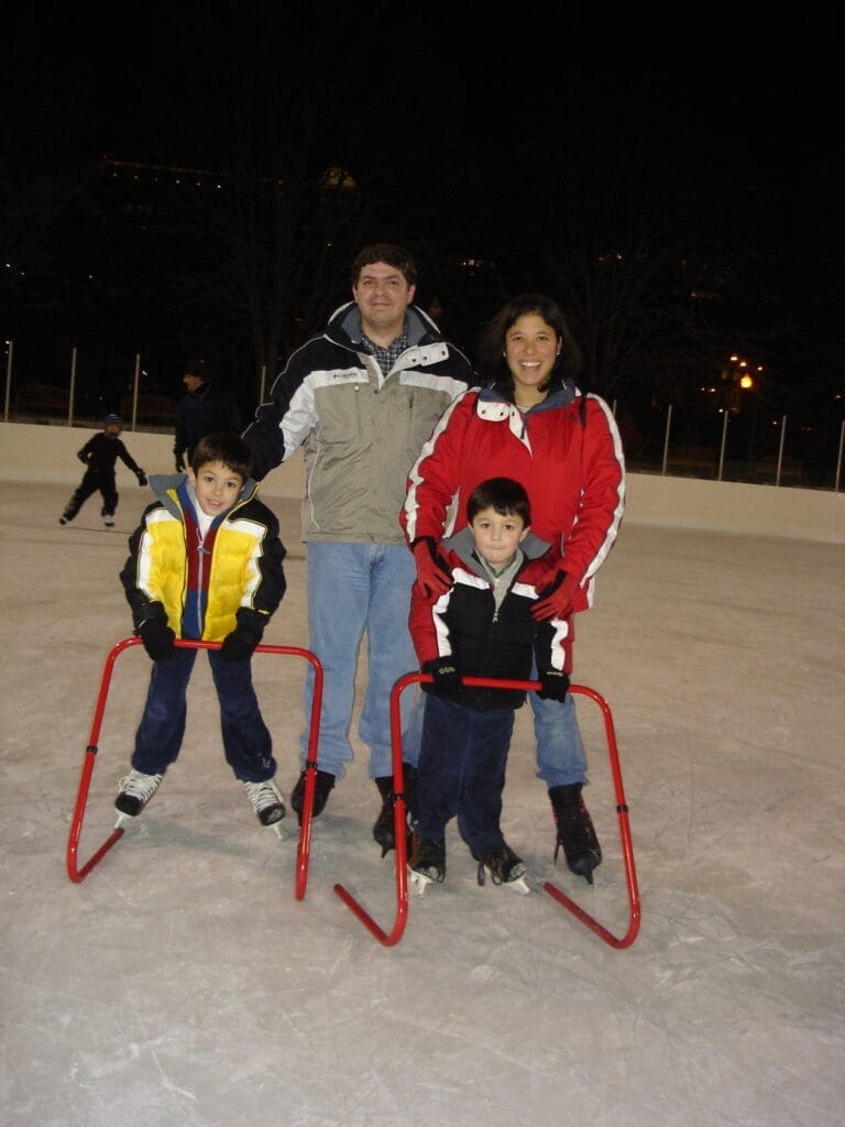 Patinando en hielo en Saint Louis, Missouri, USA